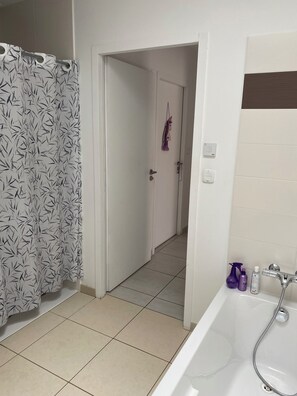 Toilet paper - Homestay for rent.  House in a very quiet subdivision. (Les Essarts)