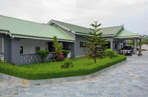 Exterior - McCarthy Hill House 5 - 1 (accra)