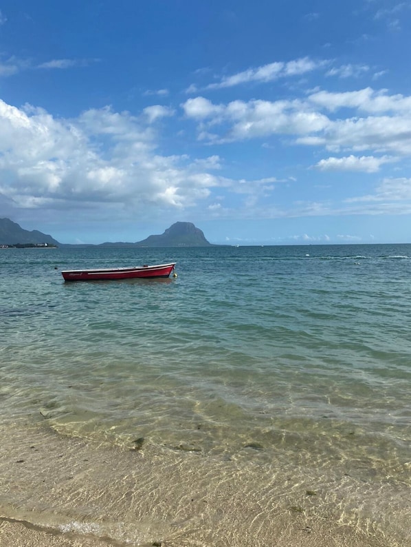 Una spiaggia nelle vicinanze, teli da spiaggia