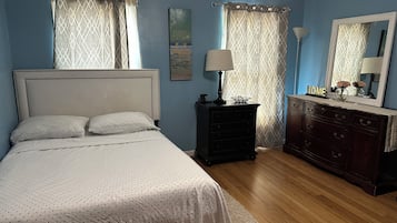3 bedrooms, desk, iron/ironing board, WiFi