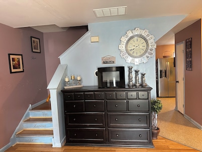 Colorful spacious 3 bedroom house near center