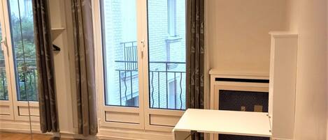 2 多间卧室、熨斗/熨衣板、WiFi、床单