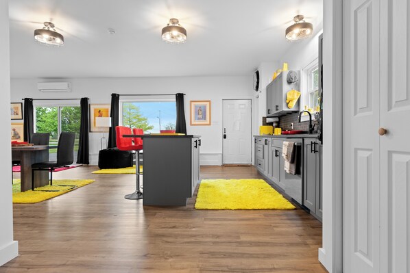 Fridge, microwave, stovetop, dishwasher