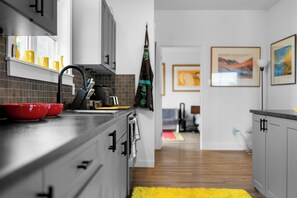Fridge, microwave, stovetop, dishwasher