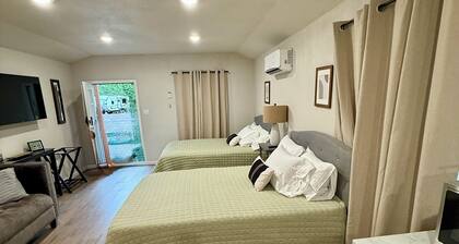 Modern 2 bed cabin 2 miles from Lake Nimrod and within 30 mins of 4 state parks
