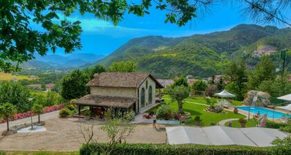 Family Cottage in Cagli with Pool