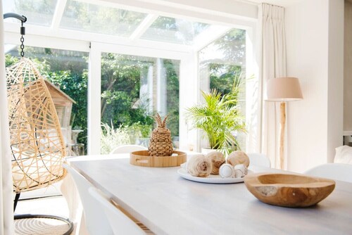 Luxe villa op rustige locatie. Boothuur optioneel.
