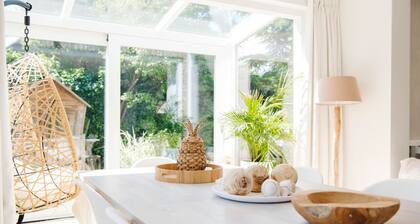 Luxe villa op rustige locatie. Boothuur optioneel.