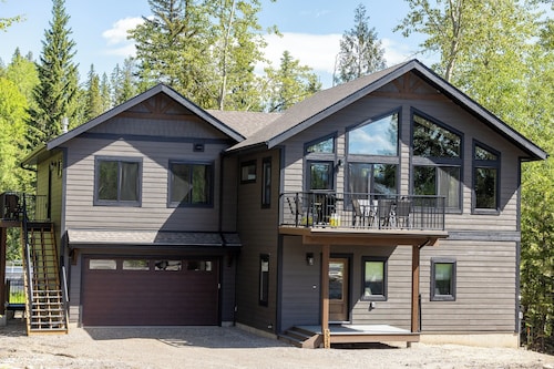 Newly Built 2 Bedrooms. Sleeps 4 Adults. AC