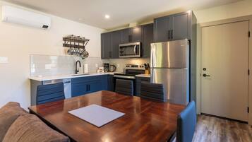 冰箱、微波炉、烤箱、炉灶