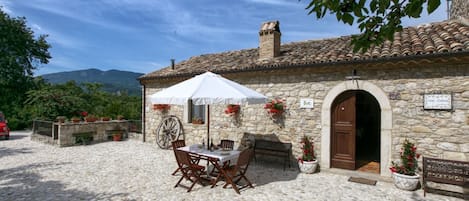 屋外ダイニングエリア