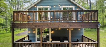 Nature Getaway ~ Creek, Firepit, Deck, Privacy