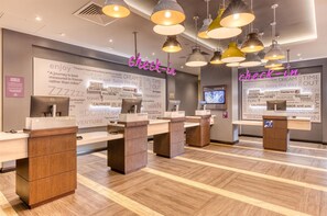 Reception - Premier Inn Dublin Cc North Docklands (Dublin)