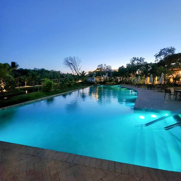 Pool - Apartamento de Alto Luxo, Quarto e Sala, no Icônico Balneário de Praia do Forte (praia do forte)