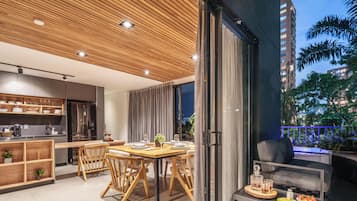 Outdoor dining