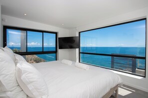 6 bedrooms, iron/ironing board, WiFi, bed sheets