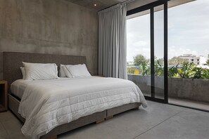 9 bedrooms, iron/ironing board, WiFi, bed sheets
