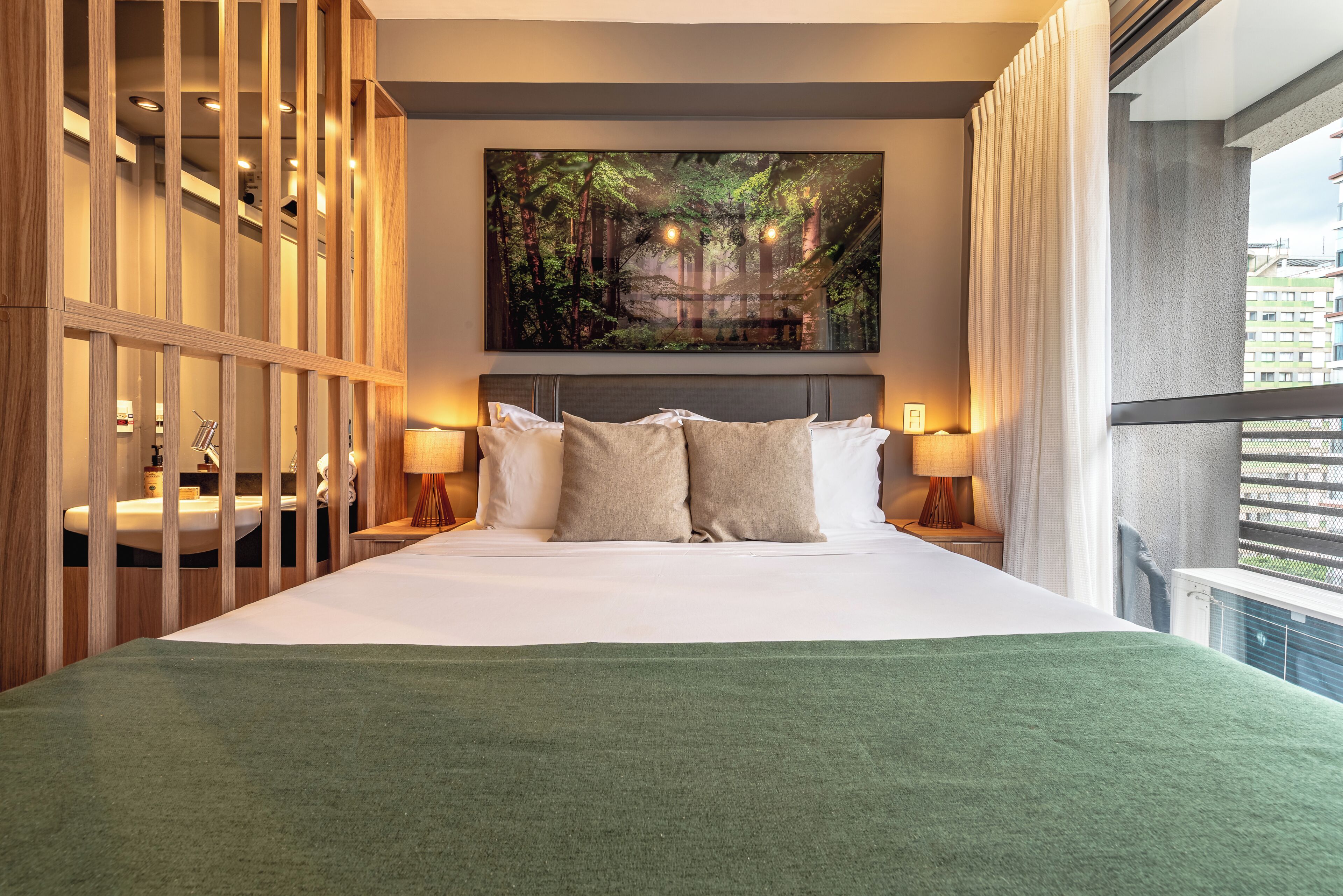 Exclusive Studio, 1 Queen Bed | Laptop workspace, blackout curtains, iron/ironing board, free WiFi