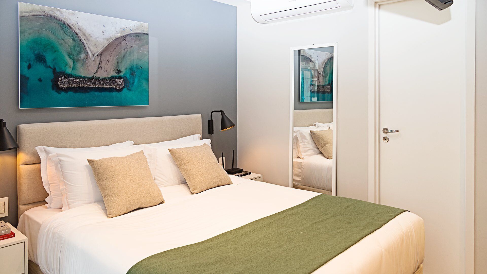 Estúdio Superluxo | Laptop workspace, blackout drapes, iron/ironing board, free WiFi