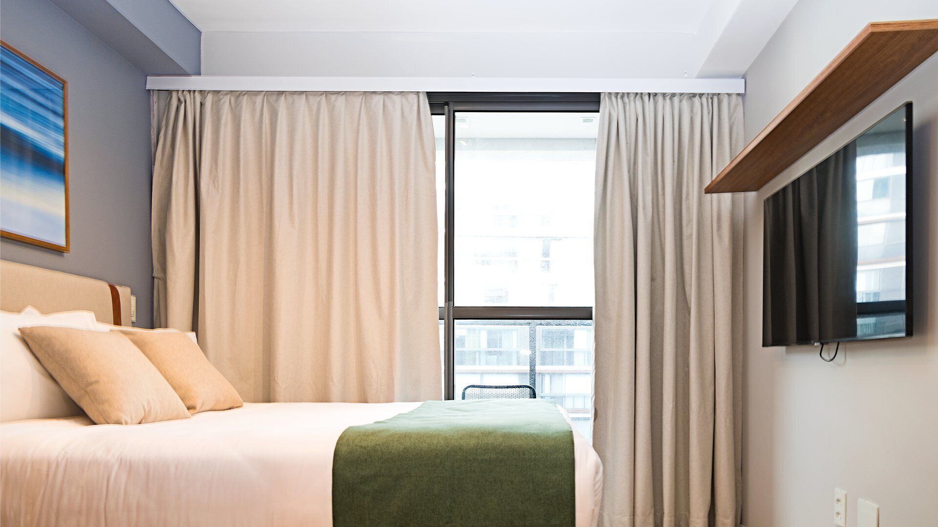 Laptop workspace, blackout drapes, iron/ironing board, free WiFi