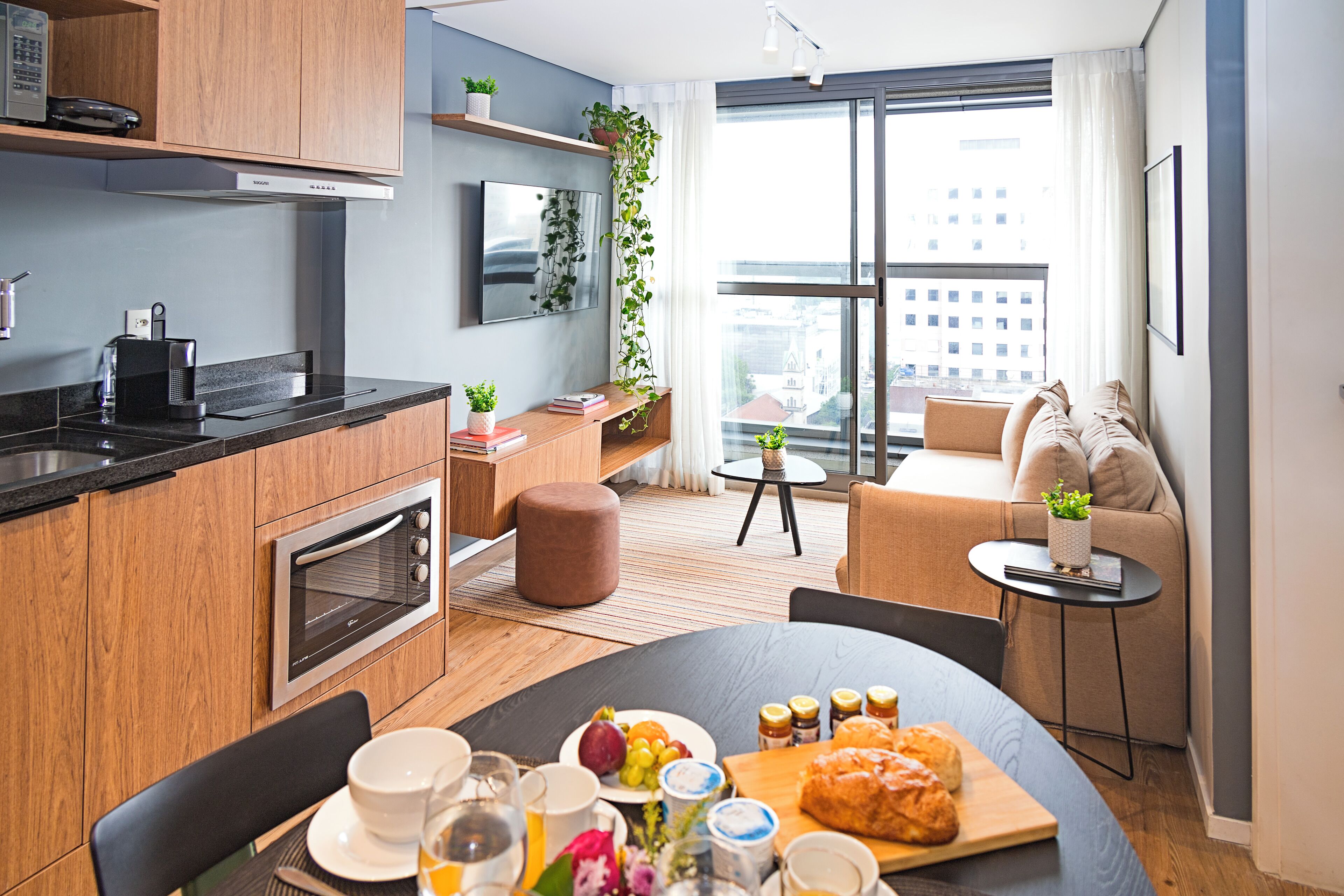 Deluxe Apartment, 1 Queen Bed with Sofa bed | Dining room