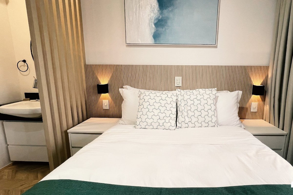 Classic Studio | Laptop workspace, blackout curtains, iron/ironing board, free WiFi