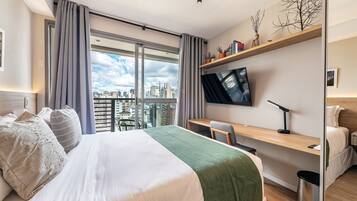 Studio | Laptop workspace, blackout drapes, iron/ironing board, free WiFi