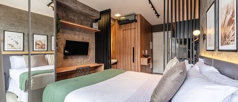 Studio | Laptop workspace, blackout drapes, iron/ironing board, free WiFi