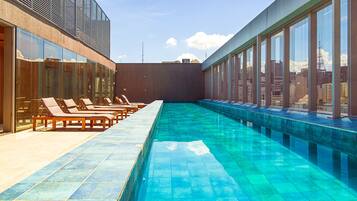 Studio | Pool