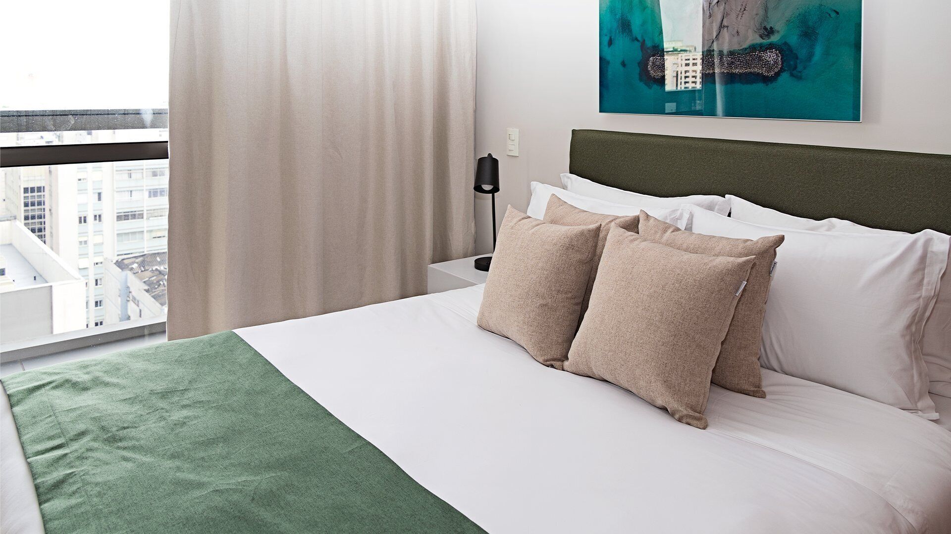 Departamento | Espacio para trabajar con laptop y cortinas blackout 