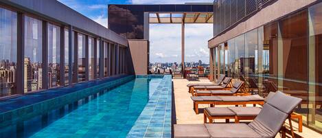 Deluxe Studio | Pool