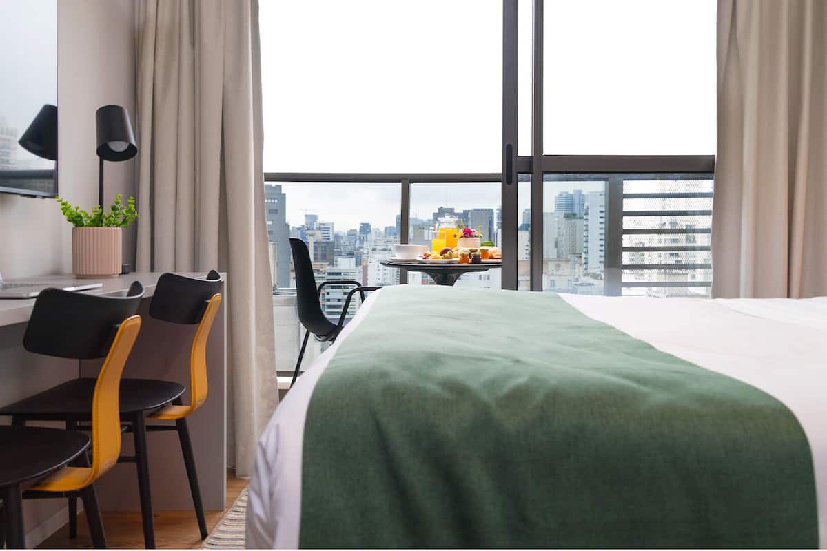 Laptop workspace, blackout drapes, iron/ironing board, free WiFi