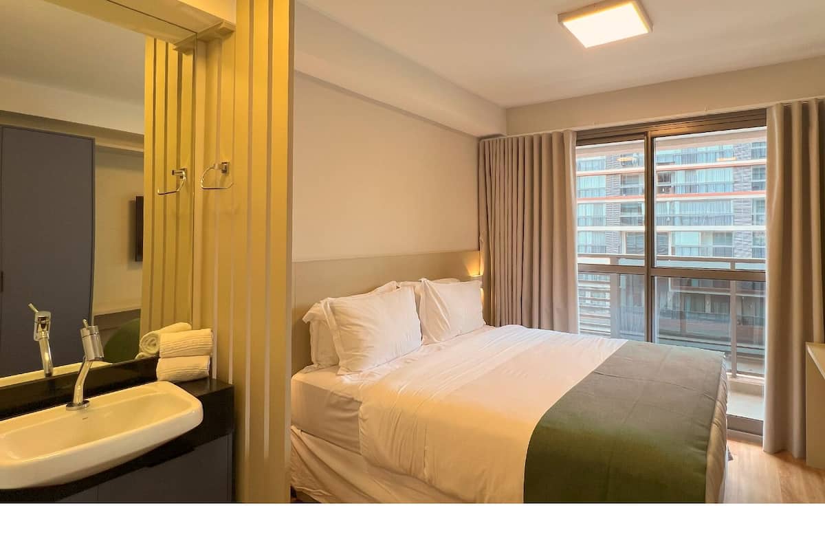 Basic Studio | 1 bedroom, laptop workspace, blackout drapes, iron/ironing board