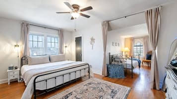 3 bedrooms, desk, iron/ironing board, travel cot