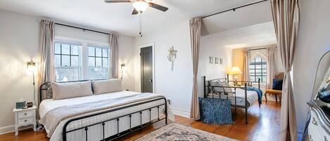 3 chambres, bureau, fer et planche à repasser, lit parapluie