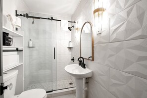 Hårføner og håndklær