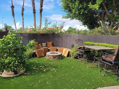 Cozy Guest Suite with Private Backyard