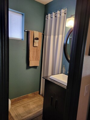 Shower, towels, soap, shampoo - Cozy Guest Suite with Private Backyard (Mesa)