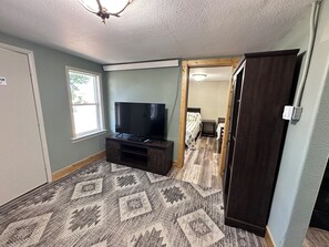 1 bedroom, bed sheets