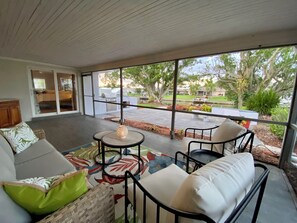 Terrace/patio - Exclusive Waterfront Retreat Pet Friendly & Dock in the best area of Cape!  (Cape Coral)