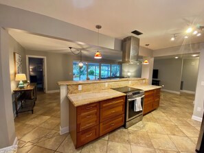 電子レンジ、オーブン、コンロ、食器洗い機