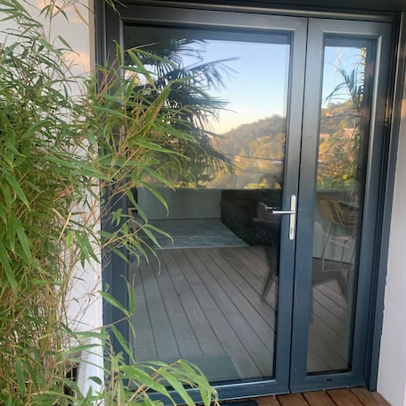 Exterior detail. Superbe Studio Tendance Proche de Lyon