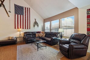 Een smart-tv en een open haard