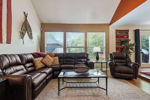 Een smart-tv en een open haard