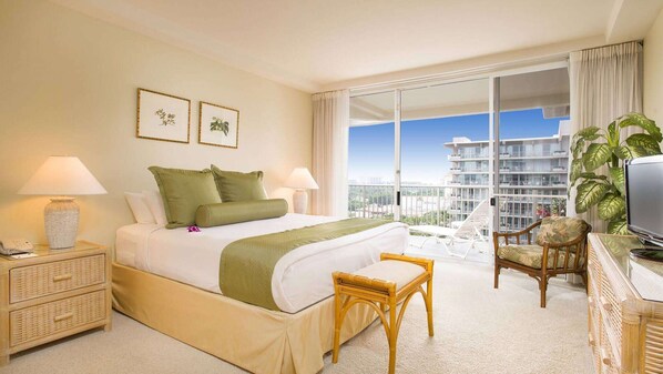 1 bedroom, desk, iron/ironing board, WiFi - Whaler Resort, Kaanapali Beach - One Bedroom Ocean View (Lahaina)
