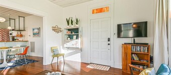 Eccentric Cozy Home - 3 min walk to the Beach