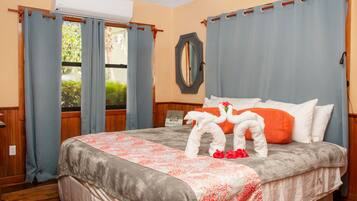 Condo Deluxe, baño en la habitación, vista a la playa (One Bedroom ) | 1 habitación, wifi gratis y decoración personalizada