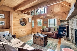 Fernseher, Kamin, Arbeitsbereiche