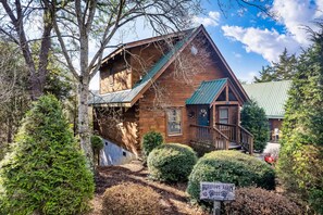 Exterior - Mountain-View Cabin with Hot Tub, Deck & BBQ (Pigeon Forge)