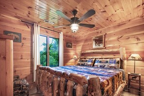1 habitación, tabla de planchar con plancha y cuna de viaje